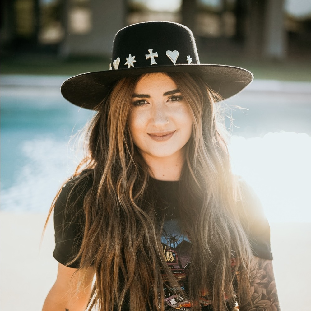 Meet your Posher, Niki